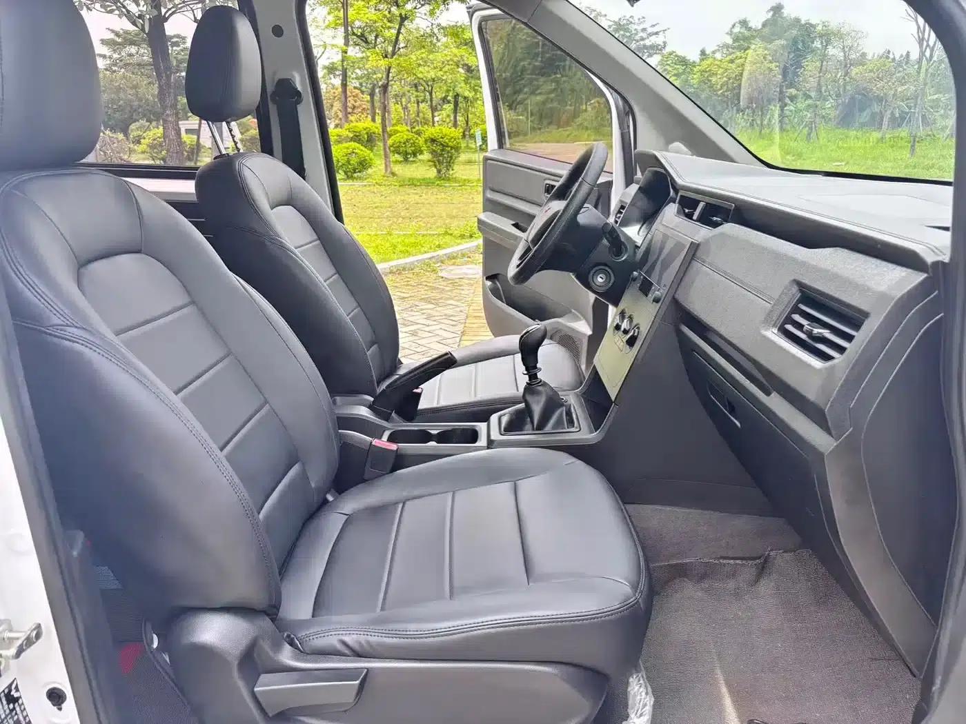 Wuling Hongguang PLUS 2019 1.5T Manual Standard 5-Seater — миниатюра 14