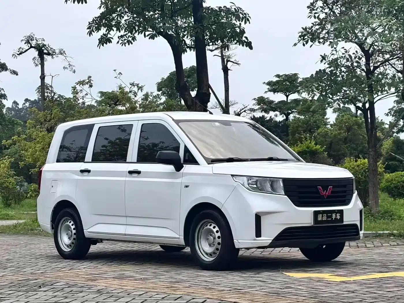Wuling Hongguang PLUS 2019 1.5T Manual Standard 5-Seater — миниатюра 3