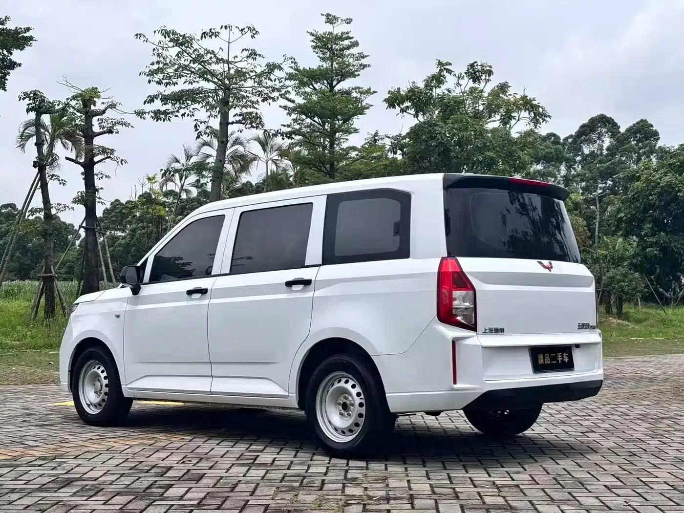 Wuling Hongguang PLUS 2019 1.5T Manual Standard 5-Seater — миниатюра 4