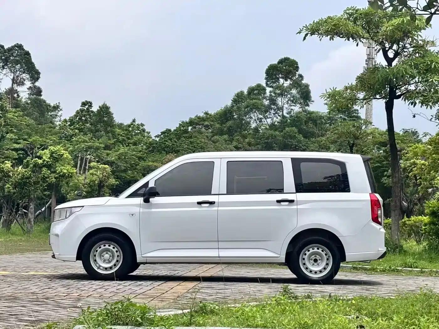 Wuling Hongguang PLUS 2019 1.5T Manual Standard 5-Seater — миниатюра 7