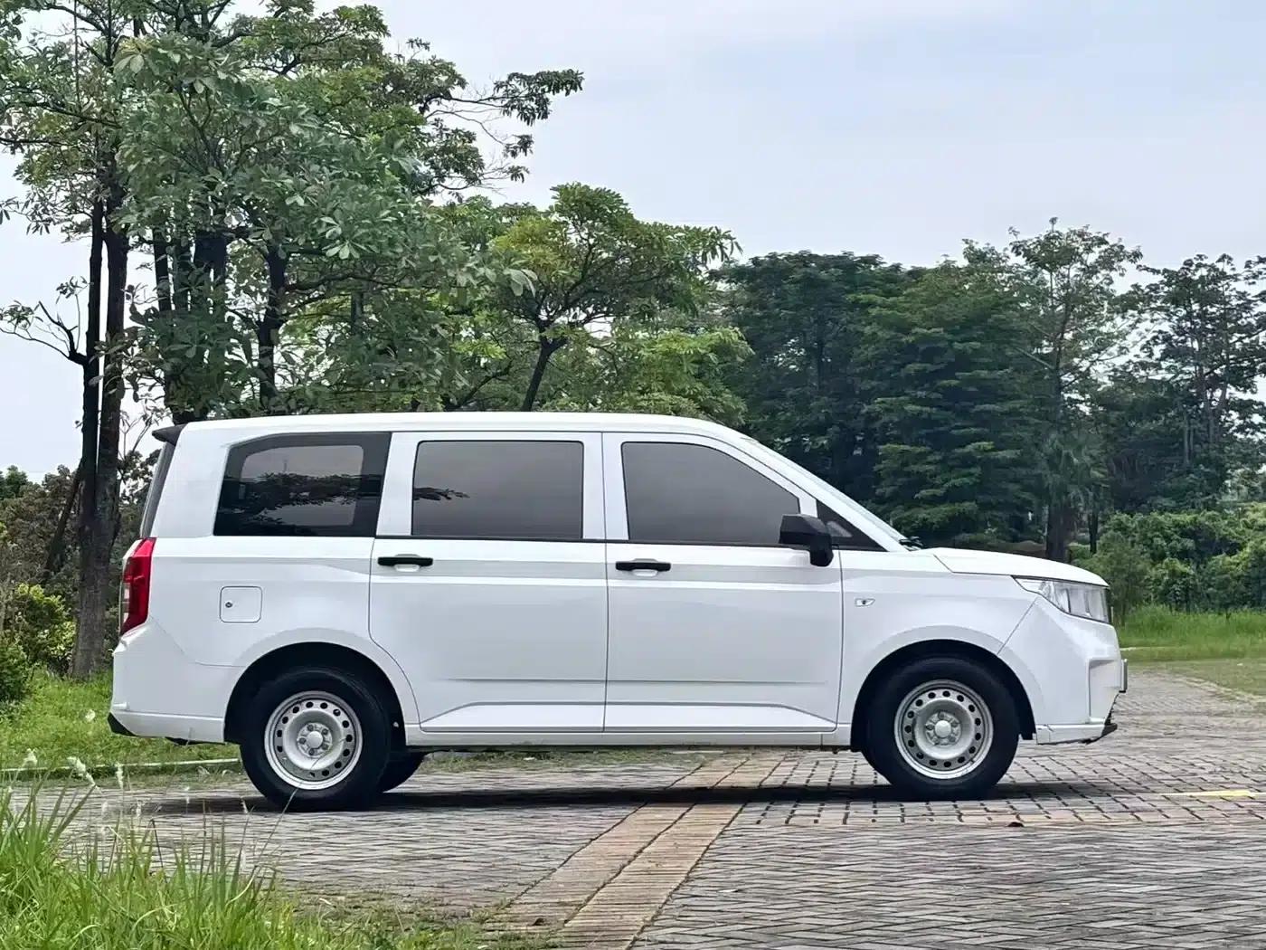 Wuling Hongguang PLUS 2019 1.5T Manual Standard 5-Seater — миниатюра 8