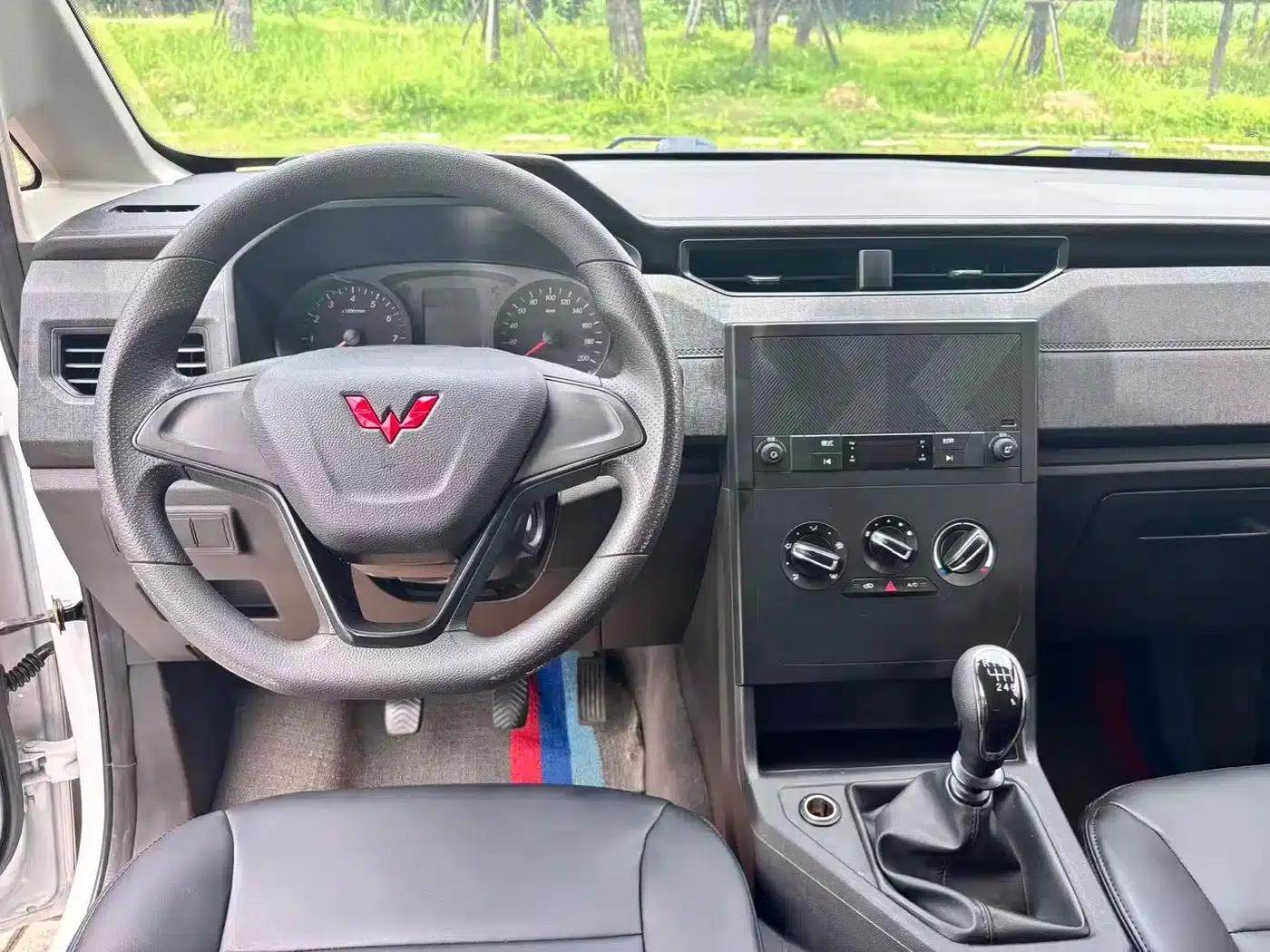Wuling Hongguang PLUS 2019 1.5T Manual Standard 5-Seater — миниатюра 10