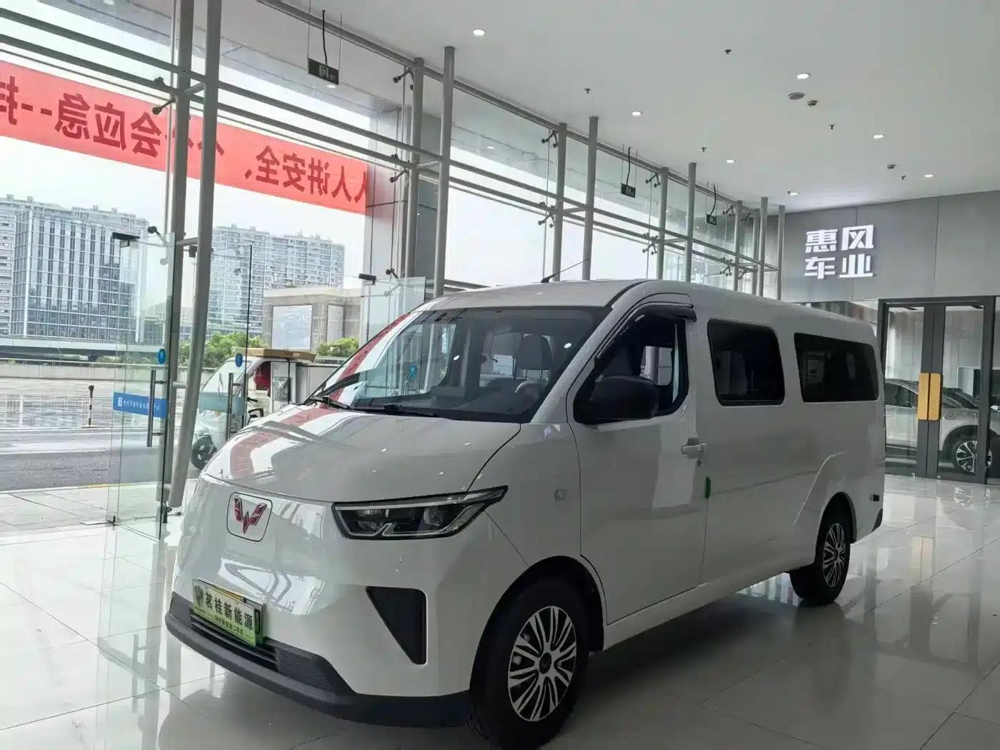 Wuling Yangguang 2025 400km/h Bus Comfort Edition — миниатюра 1
