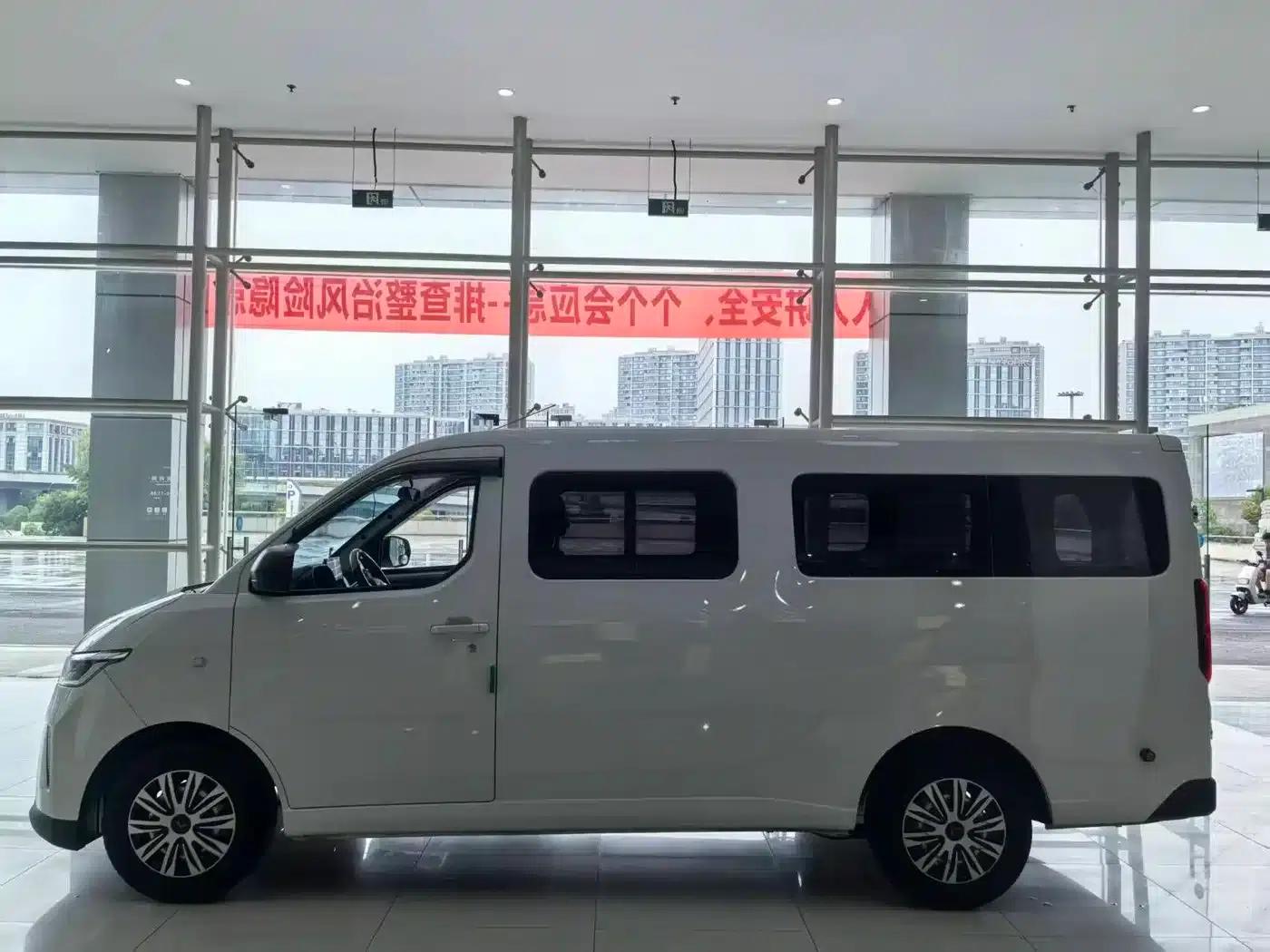 Wuling Yangguang 2025 400km/h Bus Comfort Edition — миниатюра 11