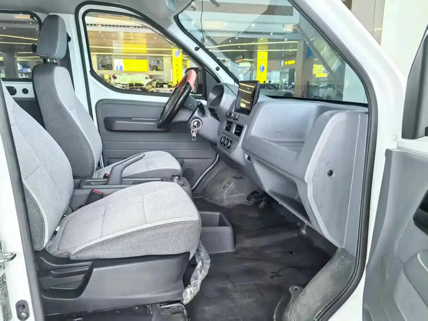 Wuling Yangguang 2025 400km/h Bus Comfort Edition — миниатюра 4