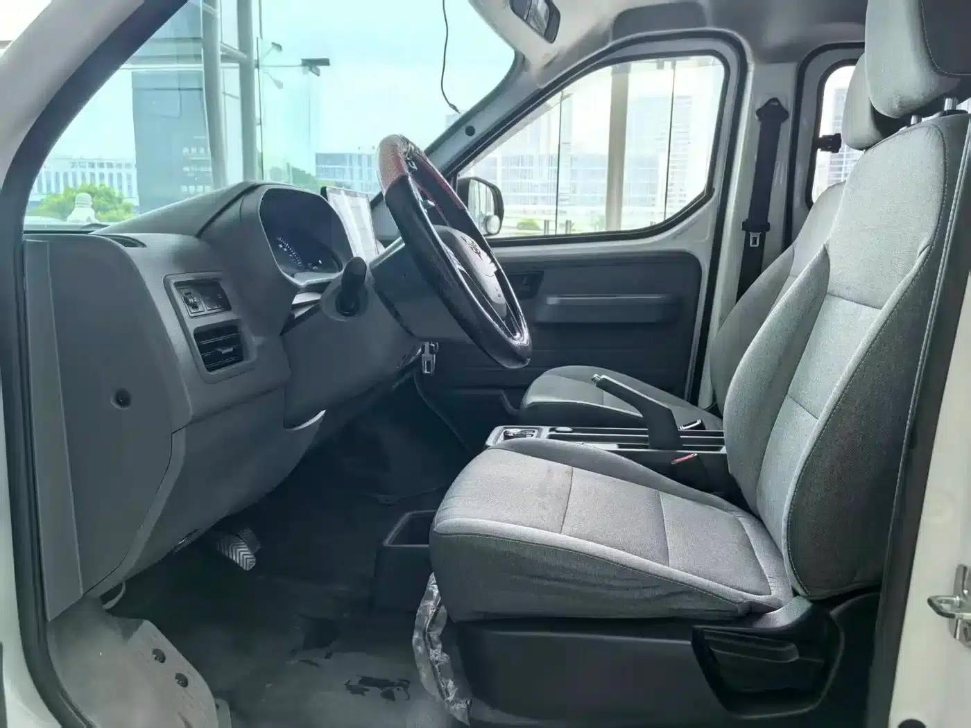 Wuling Yangguang 2025 400km/h Bus Comfort Edition — миниатюра 8
