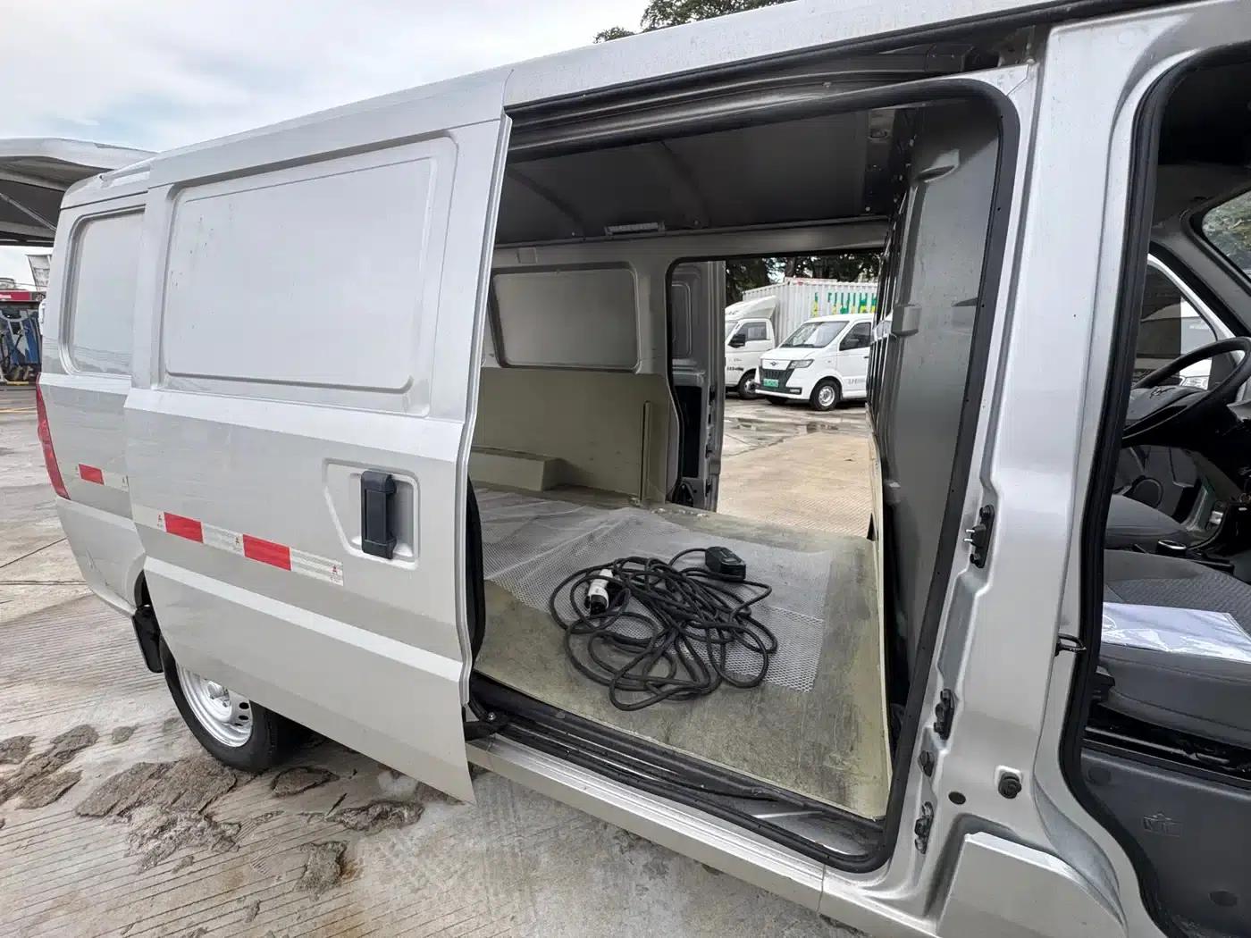 Wuling EV50 2021 model van logistics vehicle, Lishen 41.6kWh Liuji electric control system — миниатюра 15