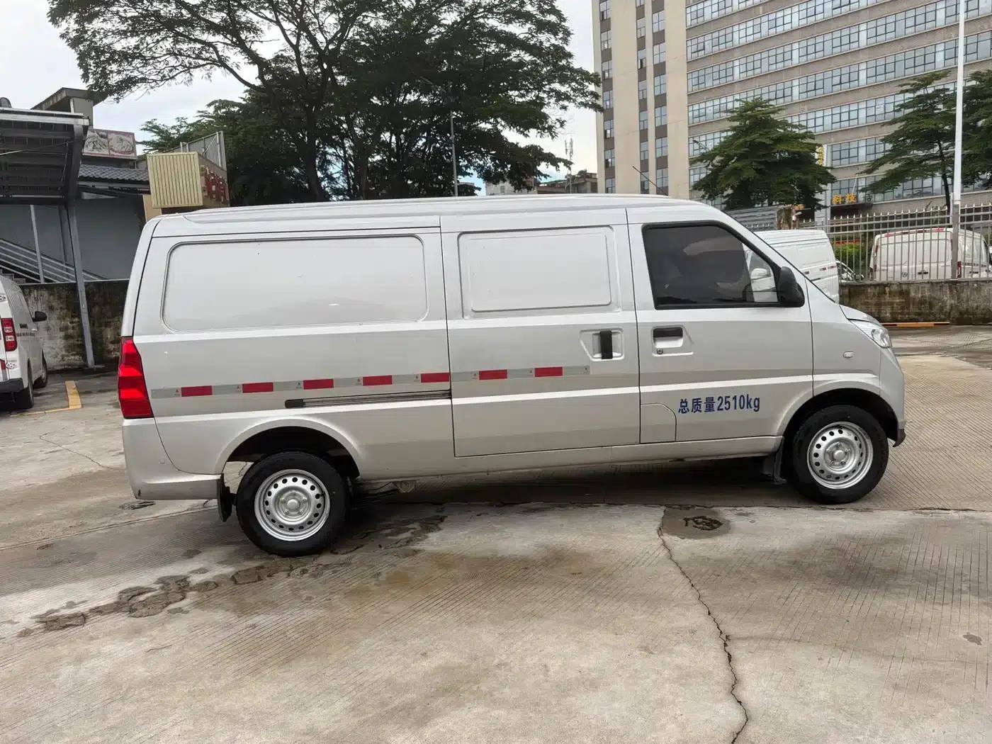 Wuling EV50 2021 model van logistics vehicle, Lishen 41.6kWh Liuji electric control system — миниатюра 3