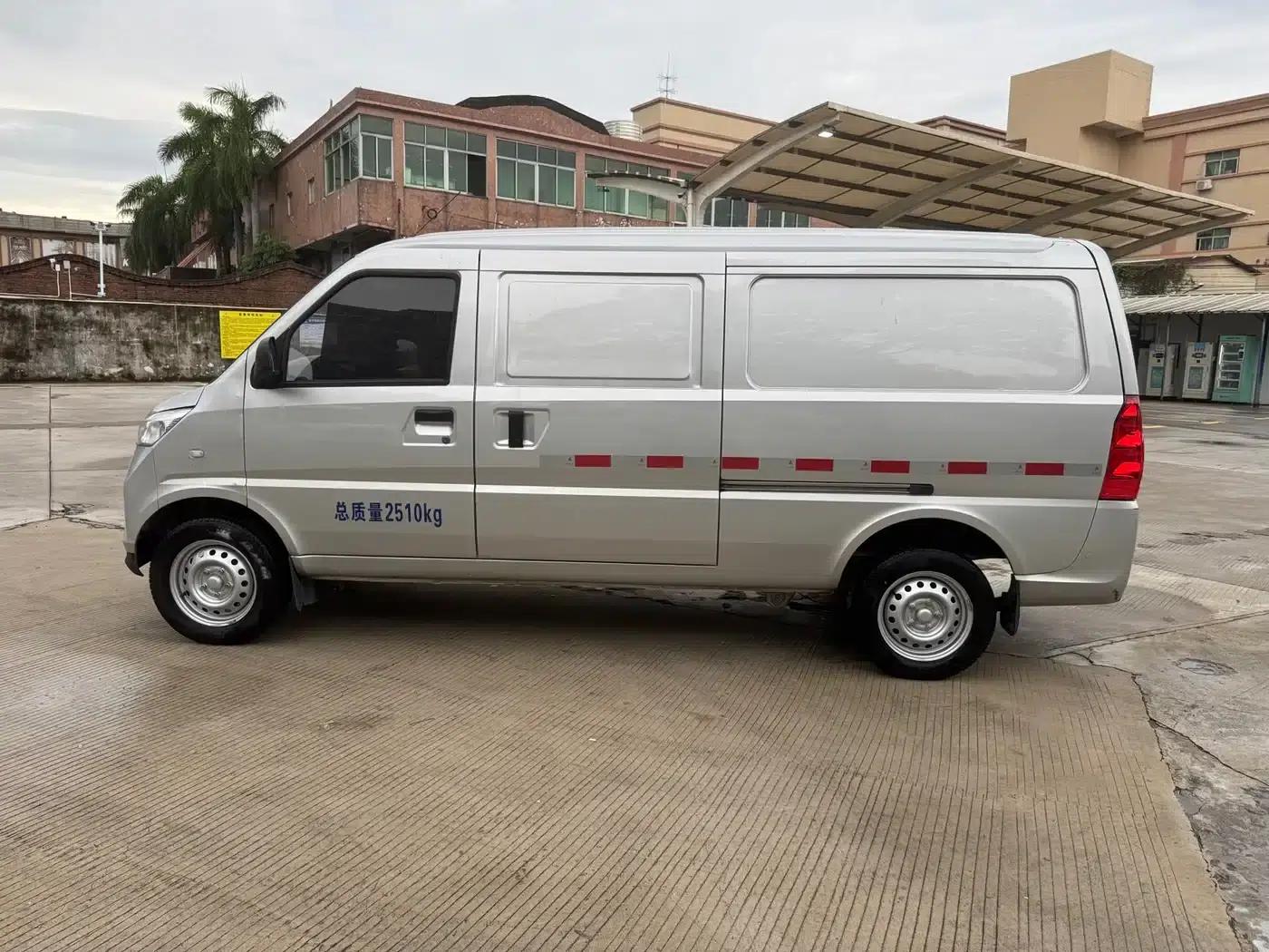Wuling EV50 2021 model van logistics vehicle, Lishen 41.6kWh Liuji electric control system — миниатюра 4