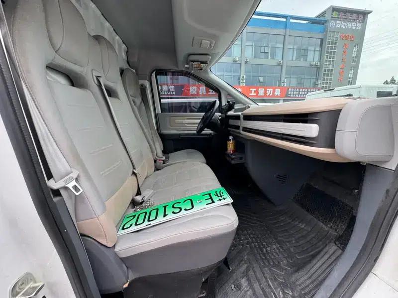 Dana V1 2023 Short Wheelbase Low Roof 42kWh — миниатюра 11