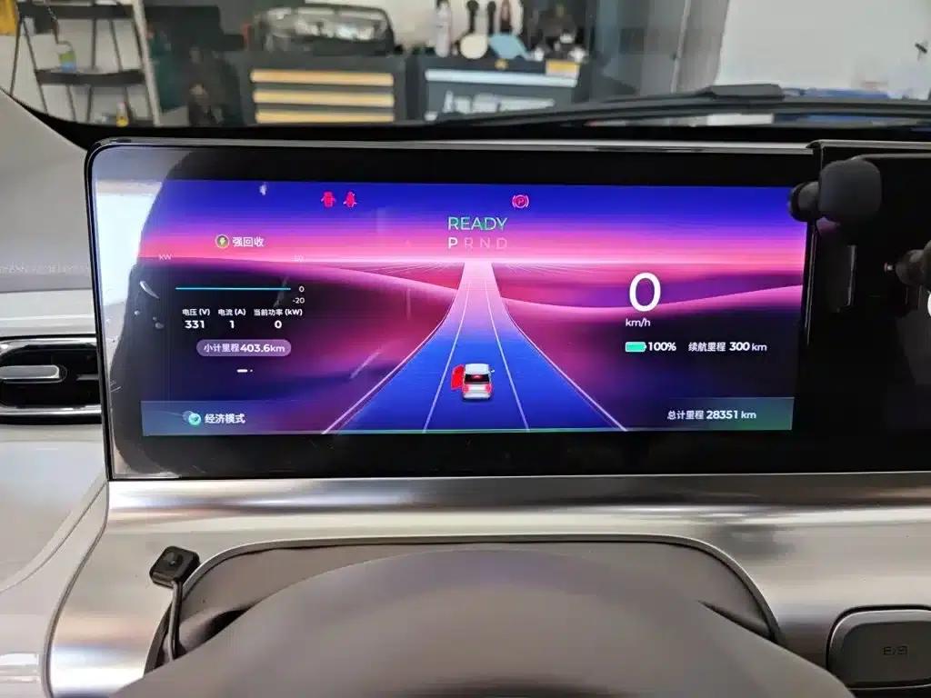 Wuling Air ev Clear Sky 2023 Model, Four-Seat - Advanced Edition — миниатюра 8