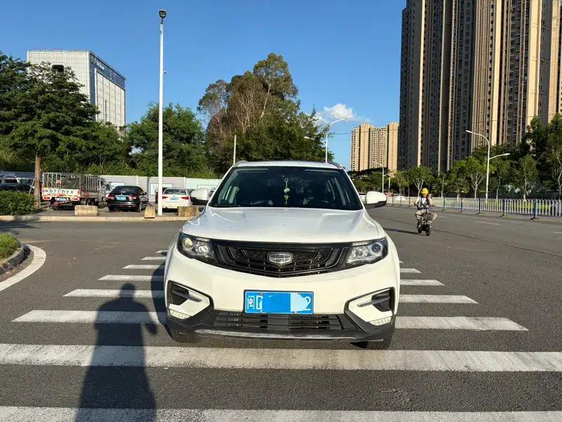 Geely Boyue 2018 2.0L Manual 2WD Smart Edition — миниатюра 2