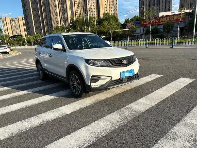 Geely Boyue 2018 2.0L Manual 2WD Smart Edition — миниатюра 3