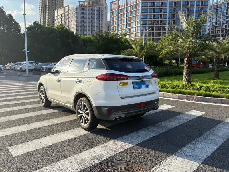 Geely Boyue 2018 2.0L Manual 2WD Smart Edition — миниатюра 4