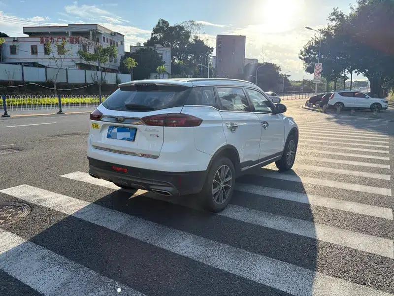 Geely Boyue 2018 2.0L Manual 2WD Smart Edition — миниатюра 6