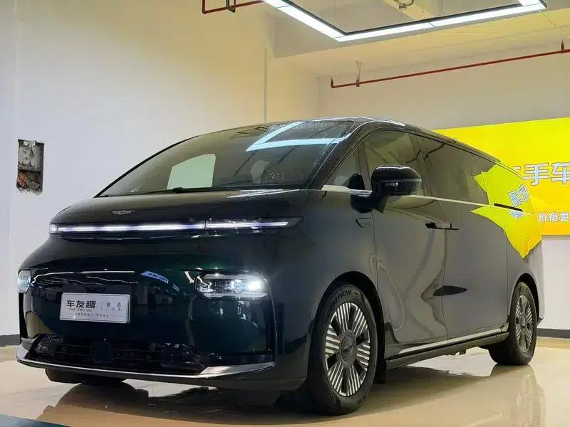 Wingzhen L380 2024 Model 140kWh 6-Seater 4WD Ultra — миниатюра 1
