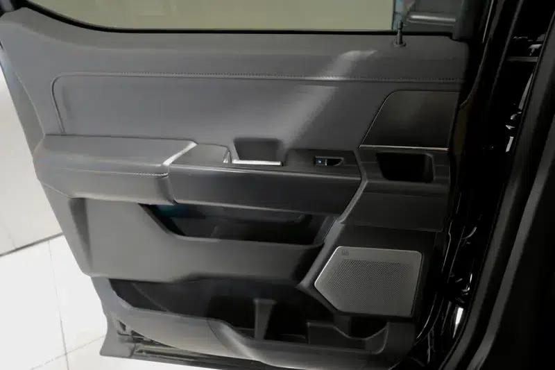2022 Ford F-150 Raptor EcoBoost 3.5T V6 — миниатюра 8