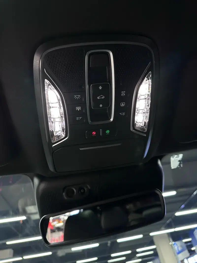 Trumpchi GS8 2022 Dual Engine Series 2.0TM Hybrid 2WD Premium Edition 7-Seater — миниатюра 18