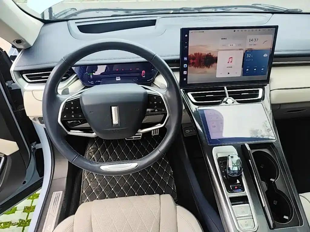 Wey brand Mocha 2021 2.0T 2WD Special Edition — миниатюра 11