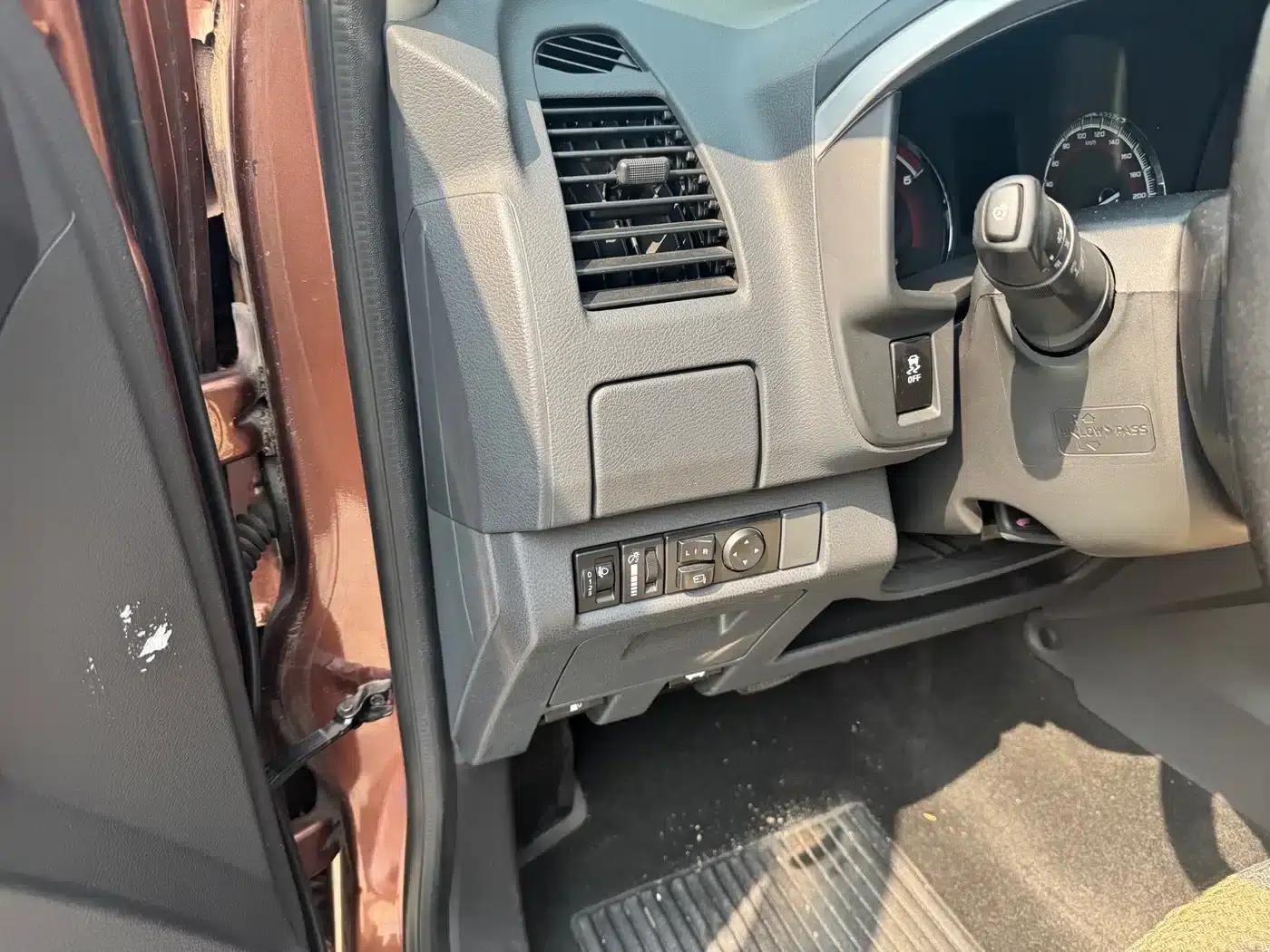 mu-X Ranger 2017 3.0T 4WD Automatic Premium 7-Seater (National IV Emission Standard) — миниатюра 6
