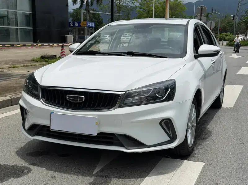 Geely Emgrand 2021 UP 1.5L CVT Luxury Edition — миниатюра 1