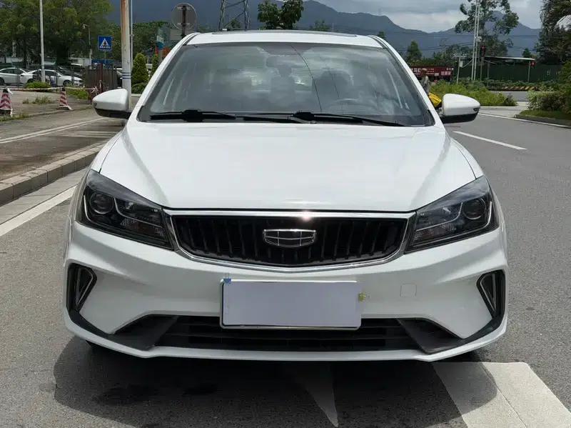 Geely Emgrand 2021 UP 1.5L CVT Luxury Edition — миниатюра 2