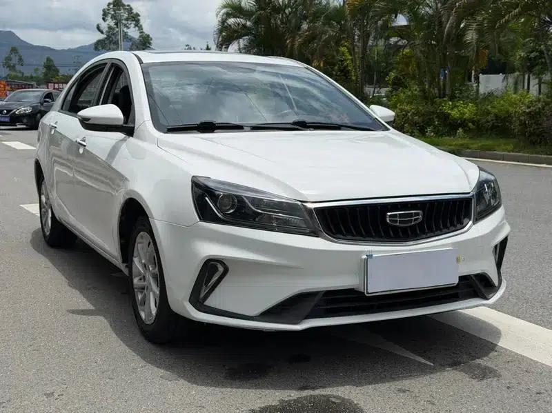 Geely Emgrand 2021 UP 1.5L CVT Luxury Edition — миниатюра 3
