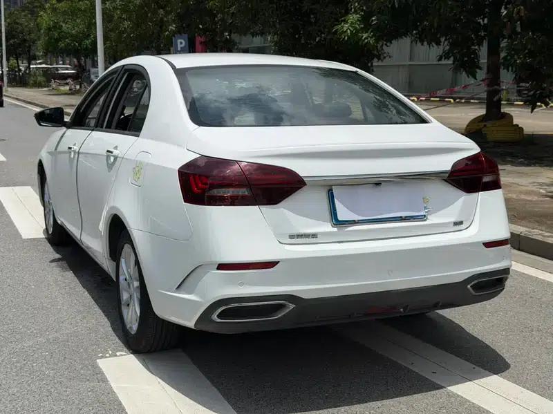 Geely Emgrand 2021 UP 1.5L CVT Luxury Edition — миниатюра 4