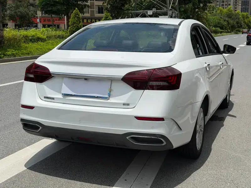 Geely Emgrand 2021 UP 1.5L CVT Luxury Edition — миниатюра 6