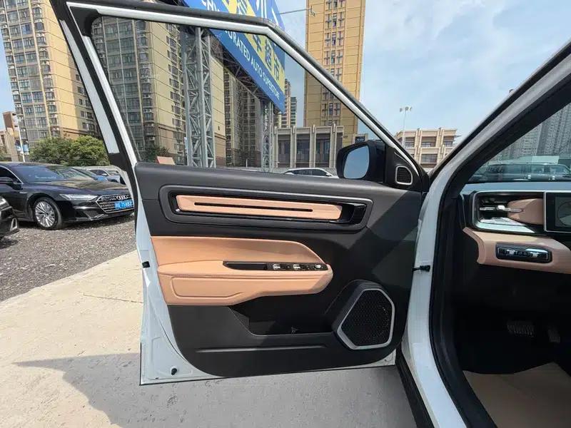 Geely ICON 2023 1.5TD Chocolate Edition — миниатюра 17