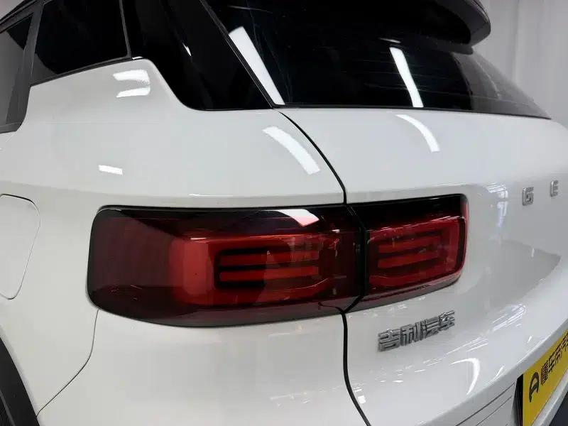 Geely ICON 2023 1.5TD Chocolate Premium Edition — миниатюра 13