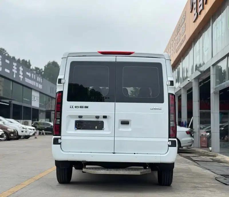 Fushun 2024 2.0T Manual Diesel Short Wheelbase Low Roof Commercial Multi-purpose Passenger Vehicle (5 Seats) — миниатюра 5