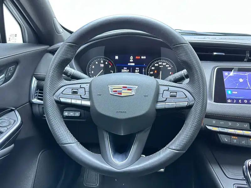 2022 Cadillac XT4 28T AWD Platinum Edition — миниатюра 16