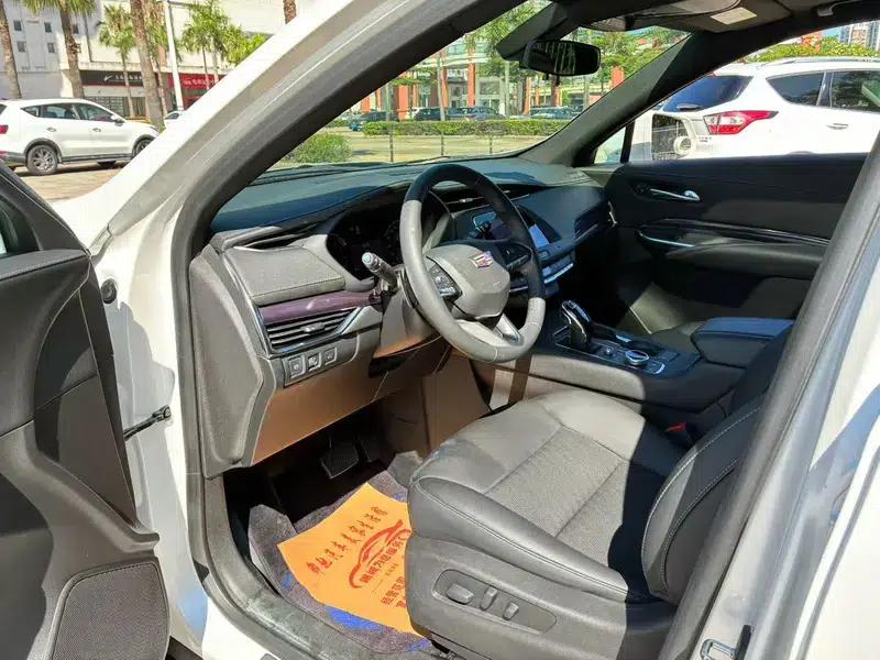 Cadillac XT4 2021 28T Two-Wheel Drive Technology Edition — миниатюра 8