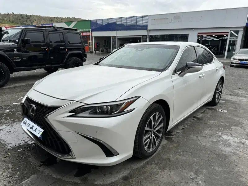 Lexus ES 2022 200 Luxury Edition — миниатюра 1