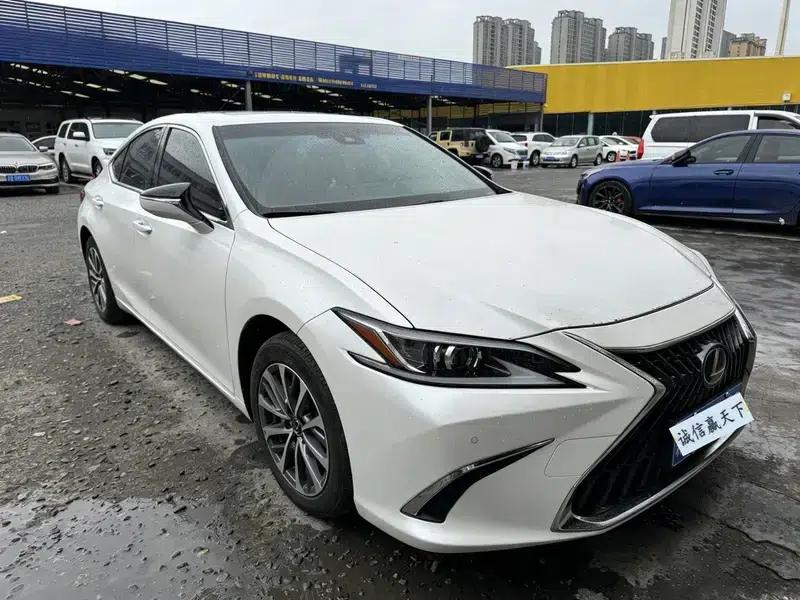 Lexus ES 2022 200 Luxury Edition — миниатюра 3
