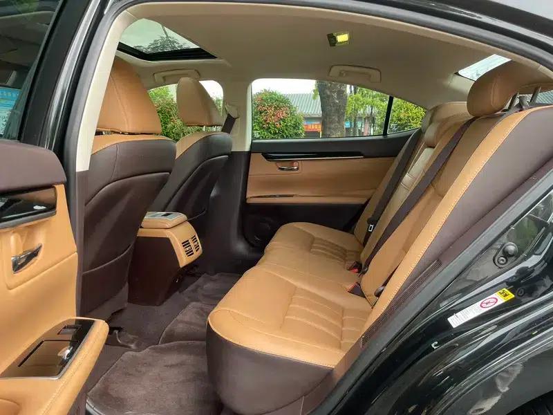 Lexus ES 2015 300h Comfort Edition — миниатюра 9