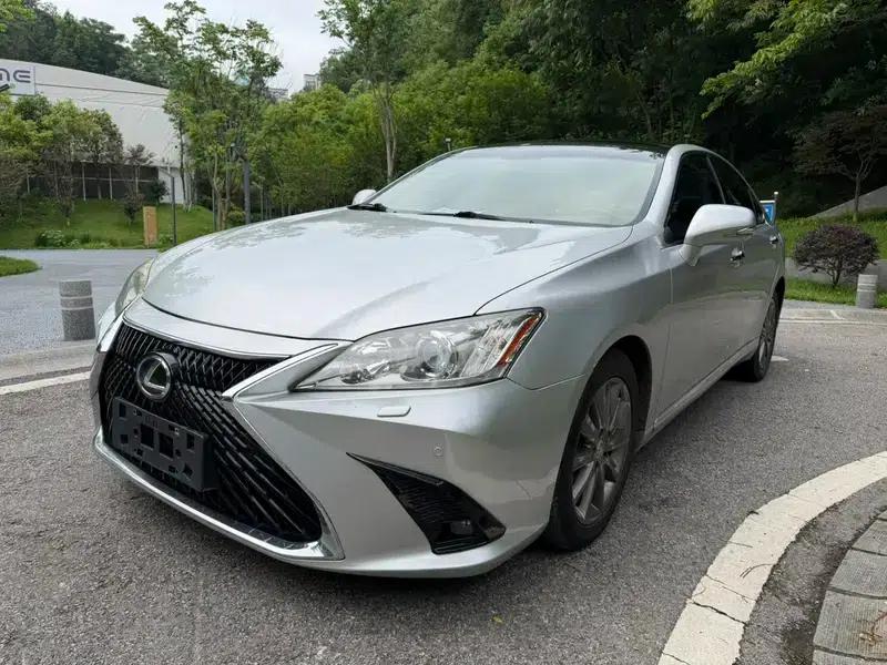 Lexus ES 2010 240 Luxury Edition — миниатюра 1