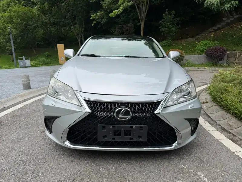 Lexus ES 2010 240 Luxury Edition — миниатюра 2