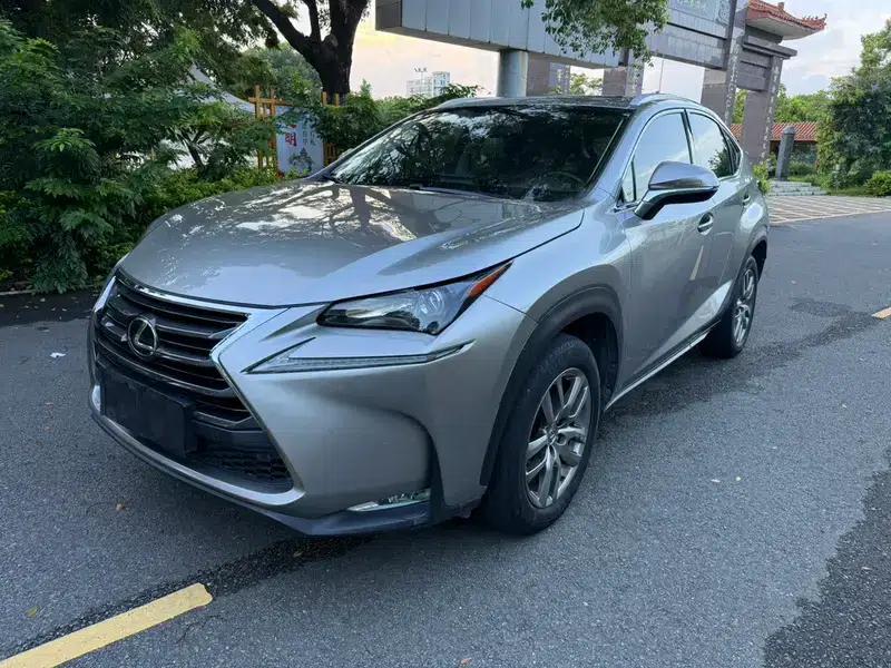 Lexus NX 2015 200t AWD Sport Edition — миниатюра 1