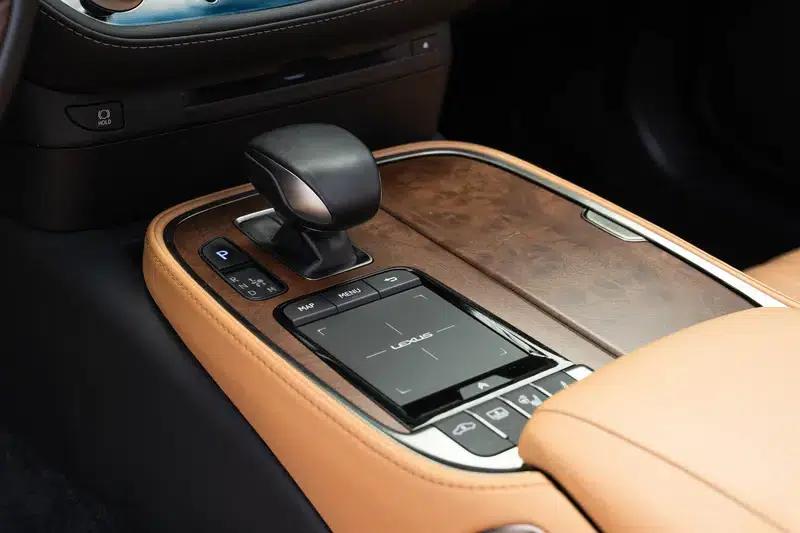 Lexus LS 2021 500h Premium Edition — миниатюра 17