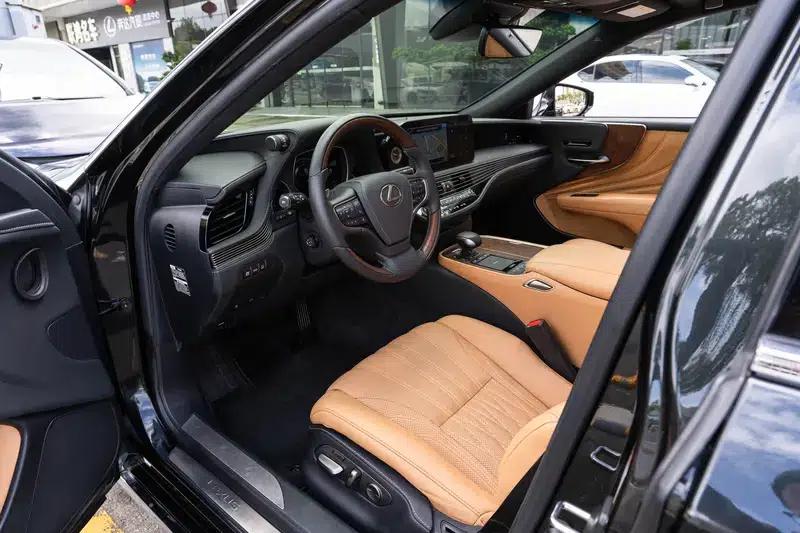 Lexus LS 2021 500h Premium Edition — миниатюра 18