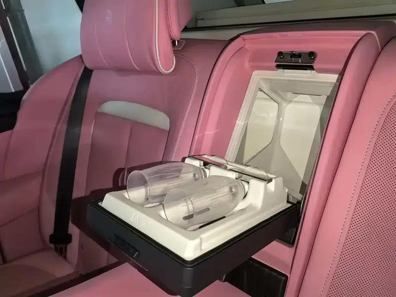 2024 Cullinan, four-seater version — миниатюра 13