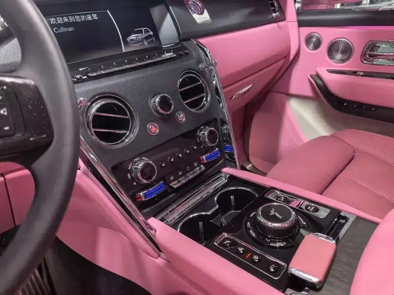 2024 Cullinan, four-seater version — миниатюра 10