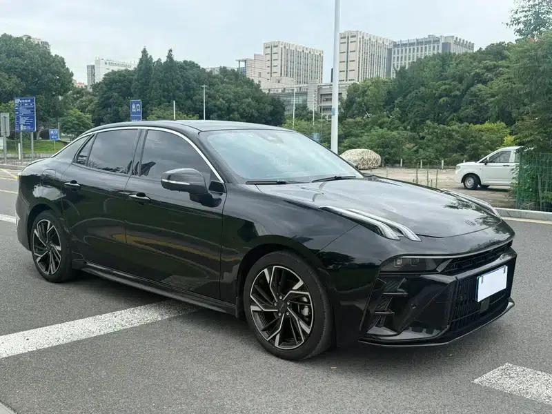 Lynk & Co 03 2023 1.5TD DCT Pro — миниатюра 3