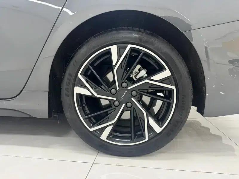 Lynk & Co 03 2023 1.5TD DCT Pro — миниатюра 9