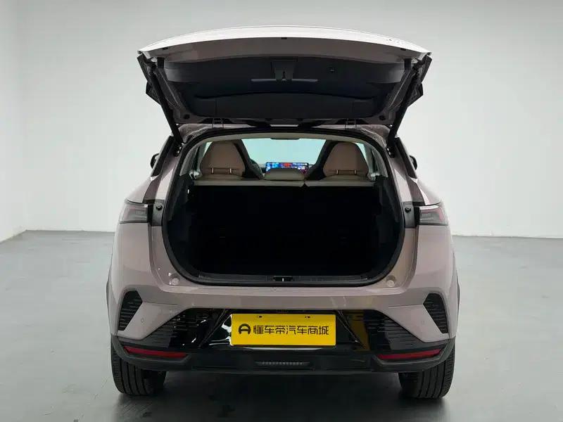 Lynk & Co 06 EM-P 2024 Model, EM-P 126km Long Range Halo — миниатюра 20