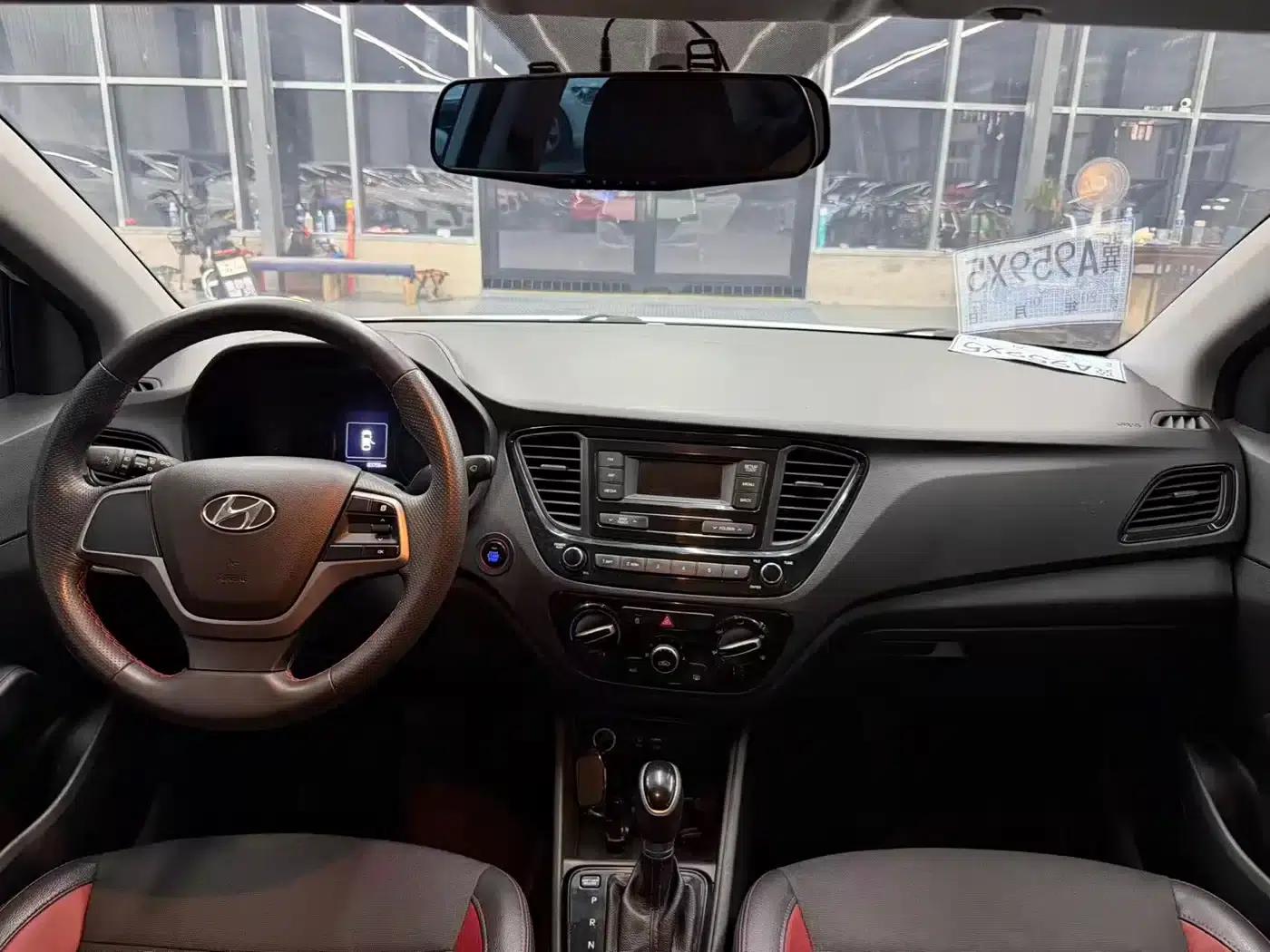 2016 Hyundai Verna 1.4L Automatic Sport — миниатюра 6