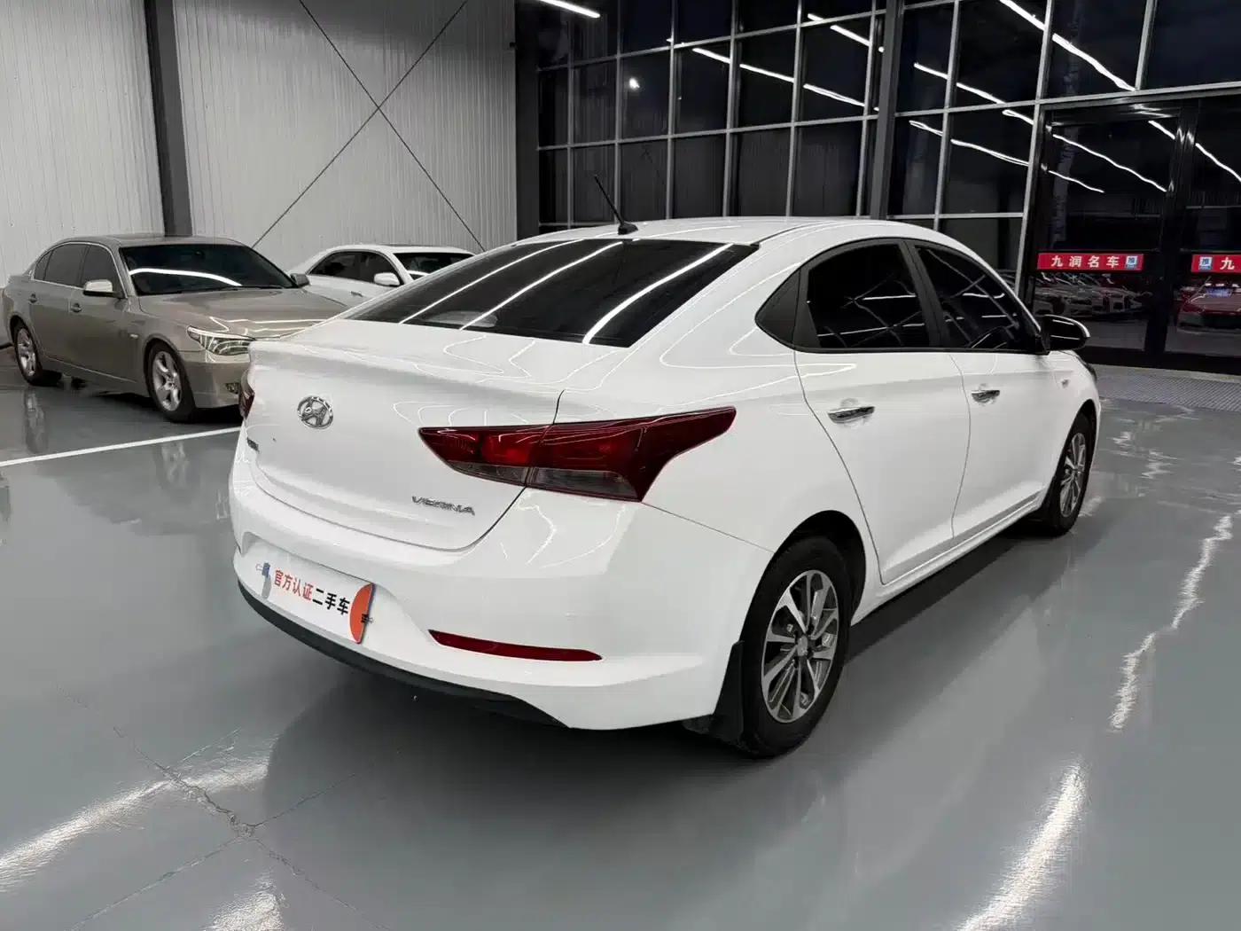 2016 Hyundai Verna 1.4L Automatic Sport — миниатюра 7