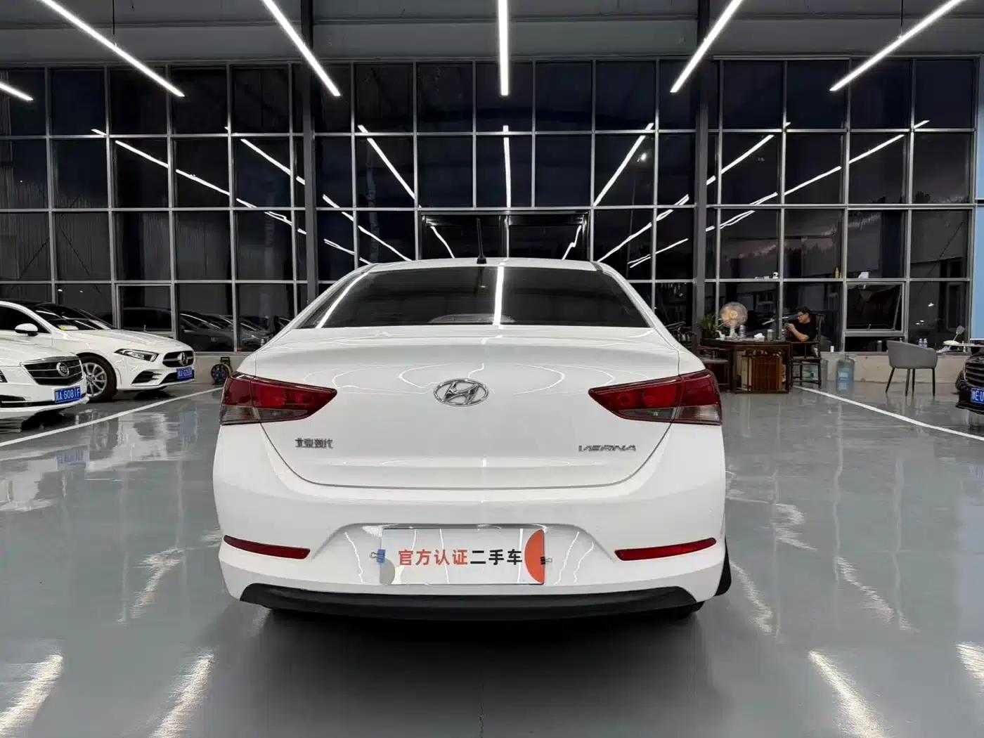 2016 Hyundai Verna 1.4L Automatic Sport — миниатюра 8